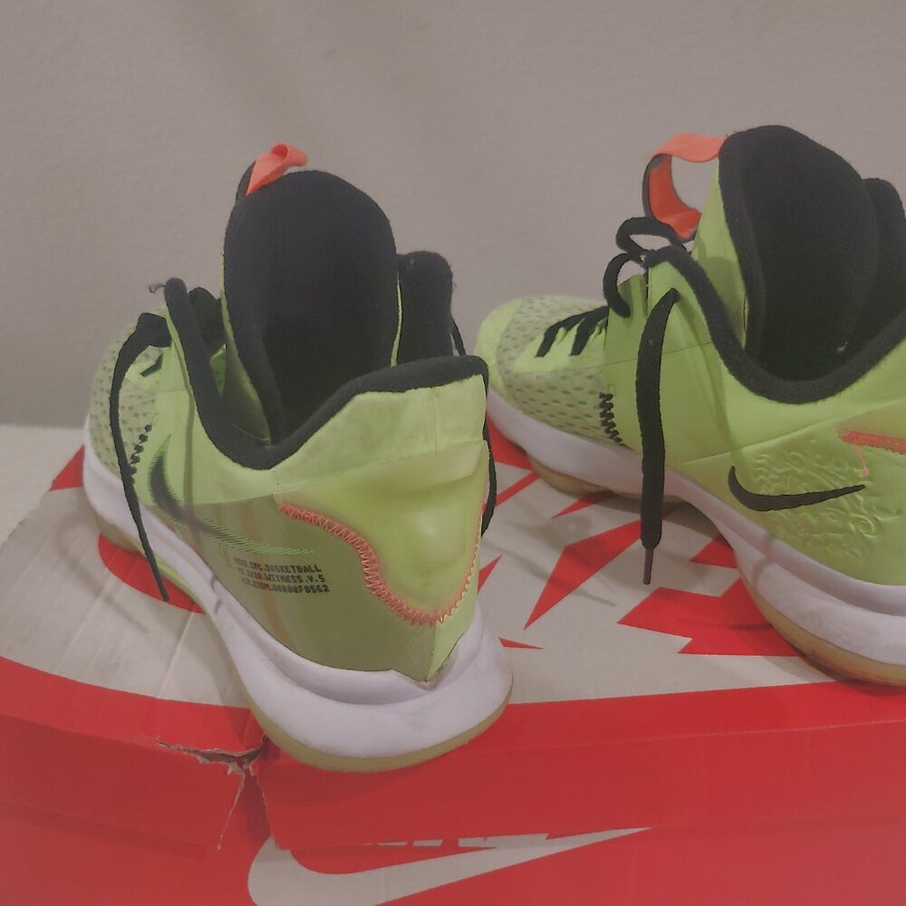 Size 12 - Nike LeBron Witness 5 Grinch Perfect For Any Collection - Picture 5 of 11